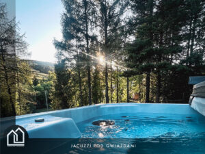 Zachód słońca w Jacuzzi | Chatynki Krynica-Zdrój